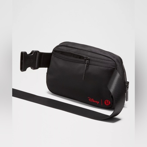 🆕🖤 Lululemon x Disney Everywhere Belt Bag Mickey Outline Graphic - Balck - Picture 2 of 2